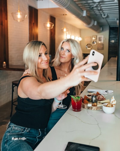 Le top 5 des meilleurs perches à selfie du moment | Comparatif Smartphone Le top 5 des meilleurs perches à selfie du moment | Comparatif Smartphone